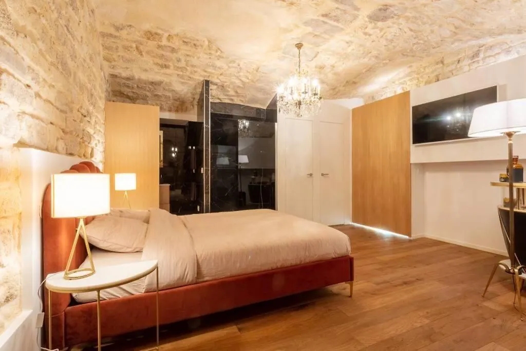 Luxury Countryside House Heart Of Historic Marais Paris