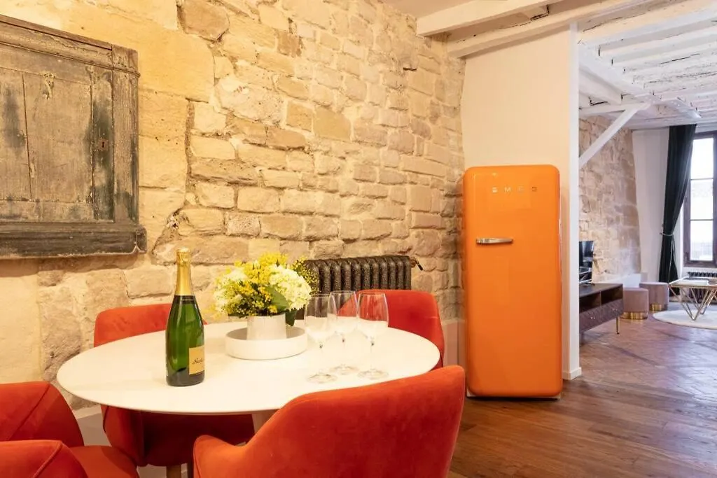Luxury Countryside House Heart Of Historic Marais 아파트 *